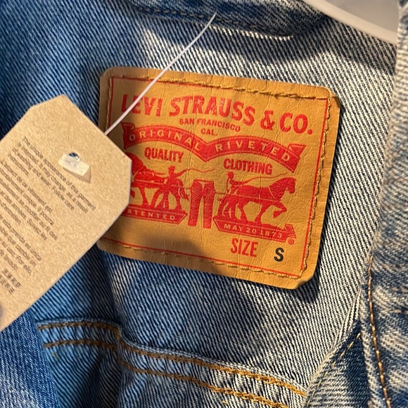 Hand beaded levi’s denim jacket - Picture 6 of 8